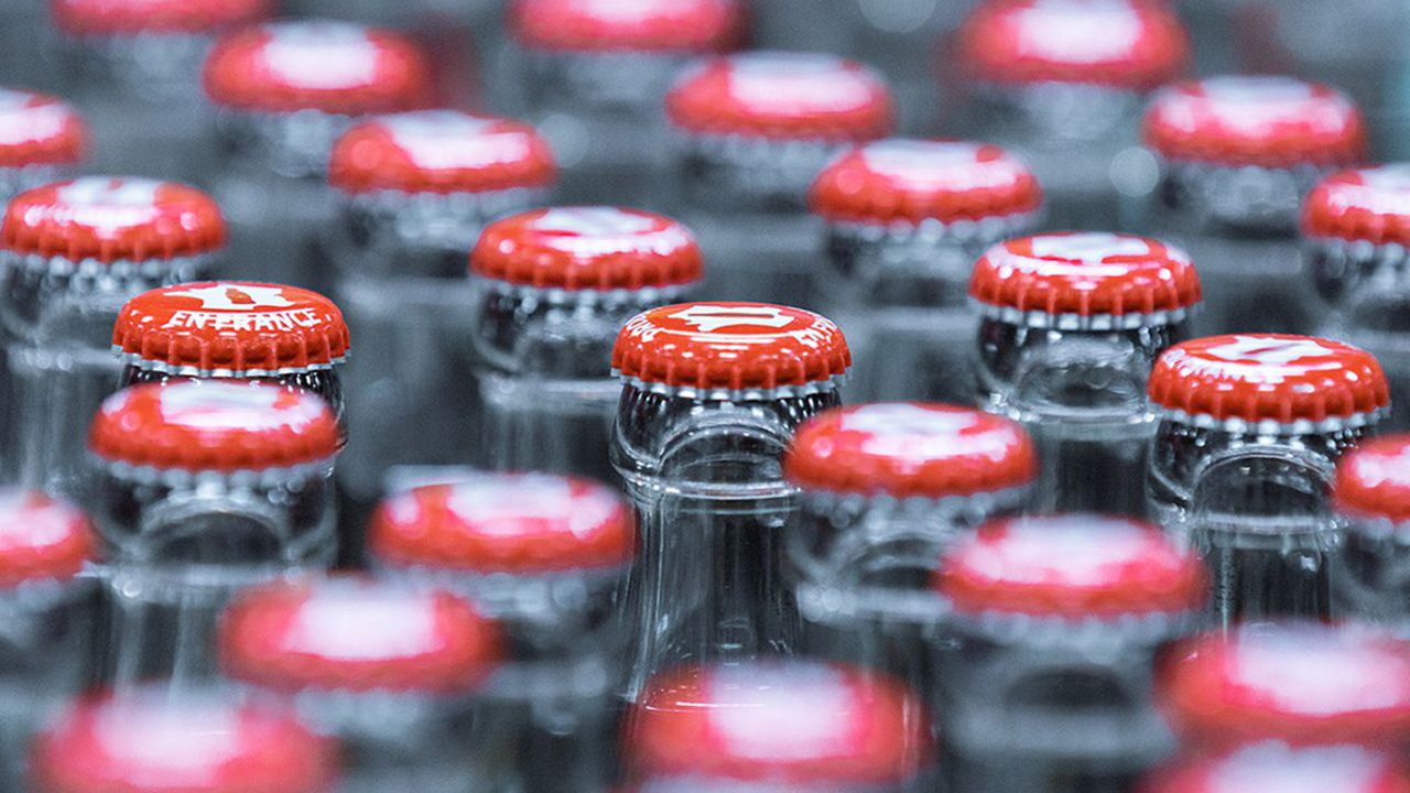 L'usine historique de Coca-Cola à Clamart (Hauts de Seine) repassera aux trois huit en juin.