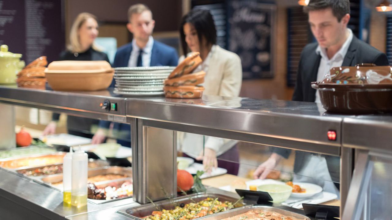 « Les salariés reviennent moins souvent au bureau mais quand ils y sont, ils veulent se faire plaisir à table », observe le patron de Compass France.