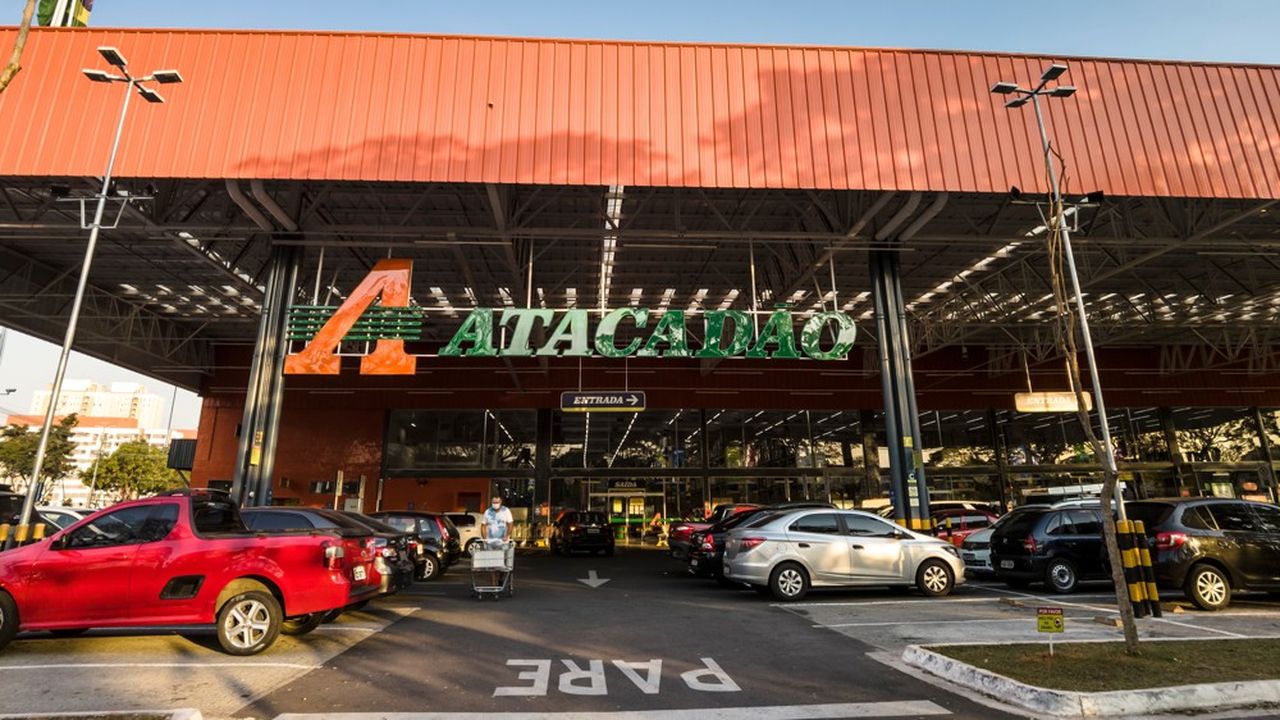 Un premier magasin « cash and carry » Atacadao, une marque brésilienne du groupe Carrefour, devrait voir le jour en France d'ici à l'automne 2023.