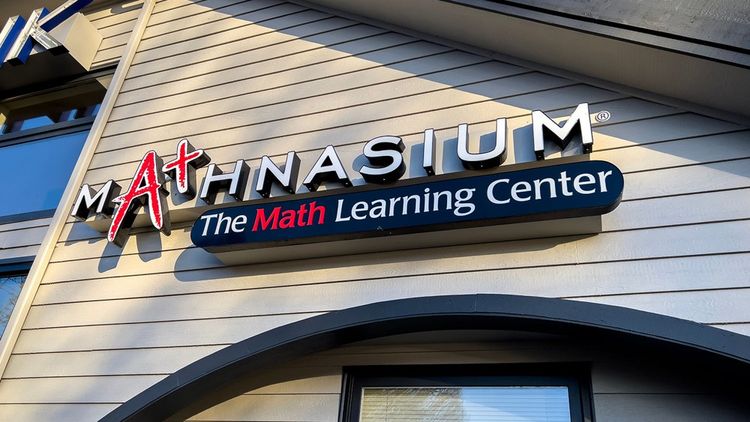 Mathnasium a été fondé en 2002 à Los Angeles aux Etats-Unis. Elle a désormais un réseau de 1.000 centres dans le monde.