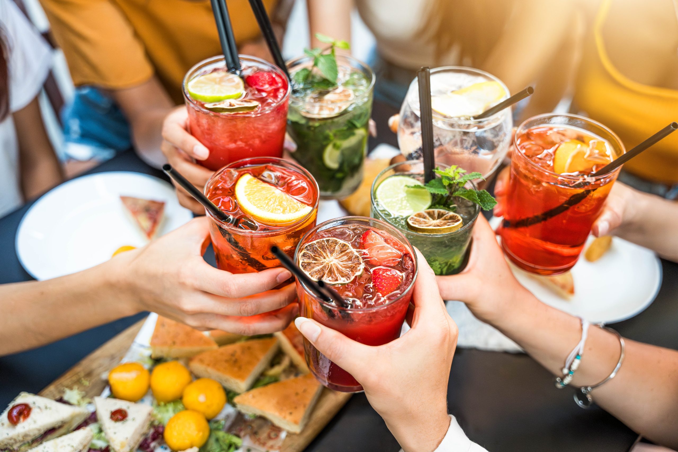 Les Français de retour en terrasse… mais avec modération