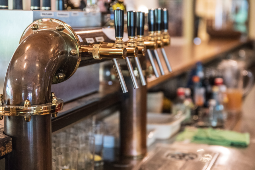 Ces jours de la semaine où les Français fréquentent le plus les bars et les restaurants... 